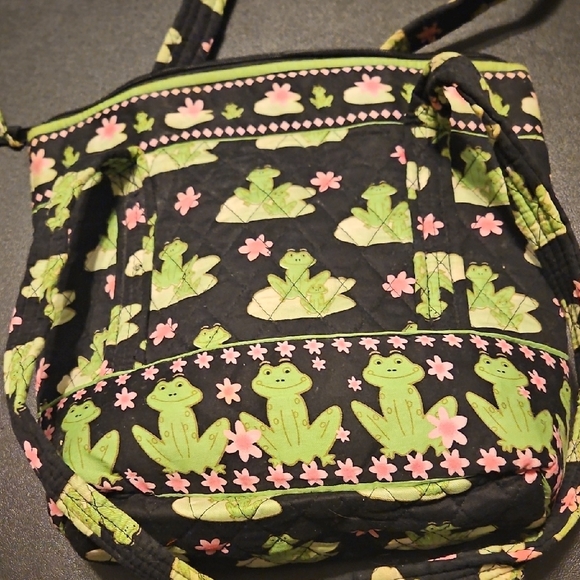 Stylish Black and Green Tote with Bold Pattern - Picture 3 of 4